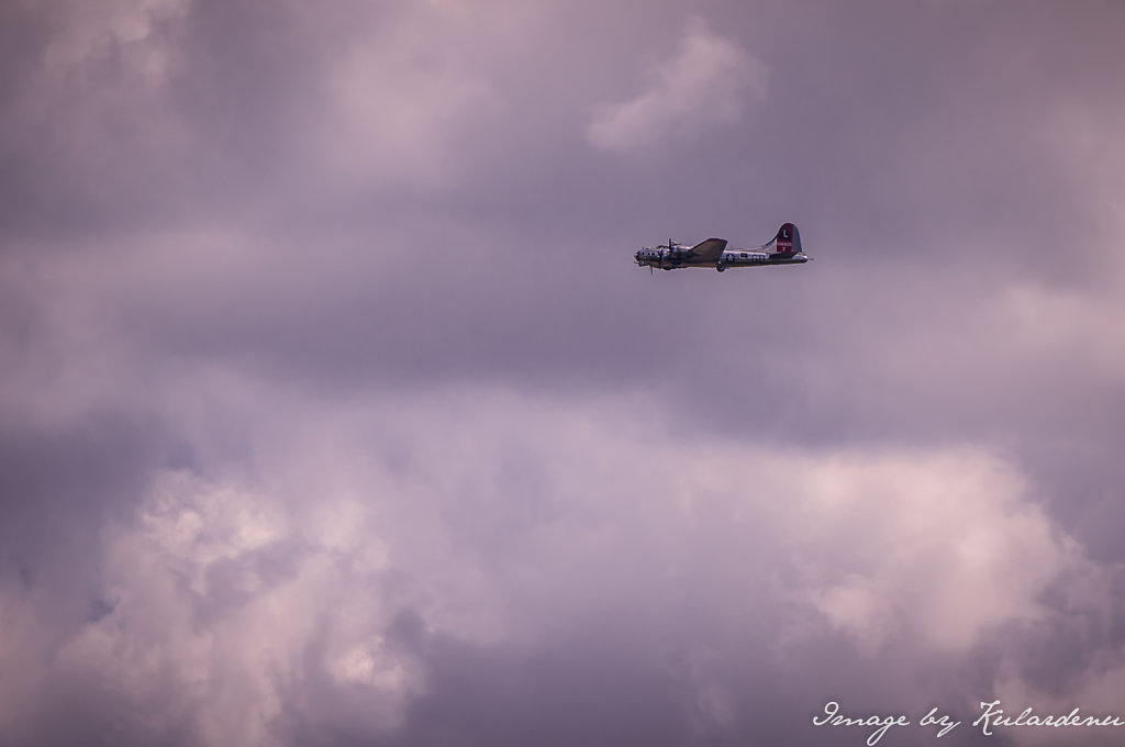 Red-Tail-Bomber-over-Owosso-Train-Planes-and-Automobile-Expo-22th-June-2014-2.jpg